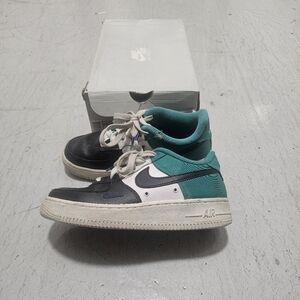 NikeAir Force 1 LV8 GS...Size 4